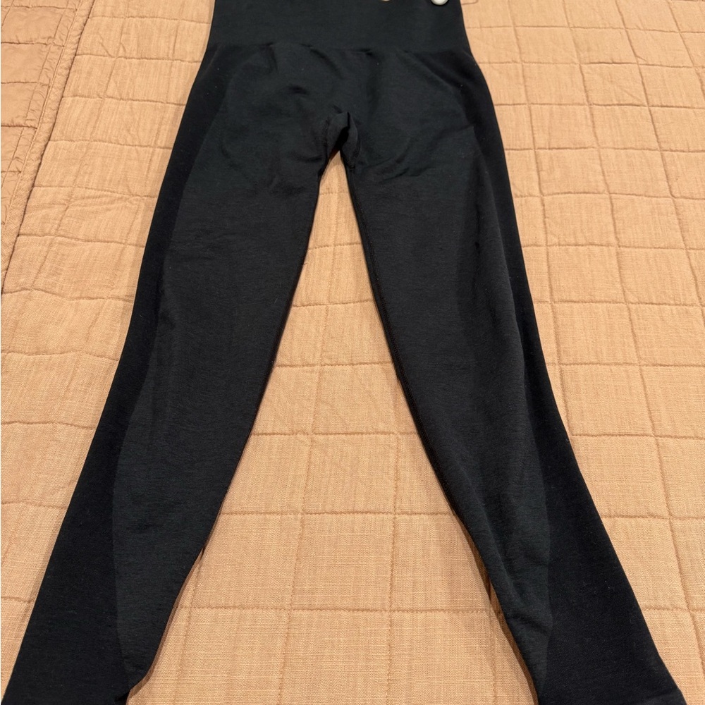 Women’s NVGTN leggings in size M